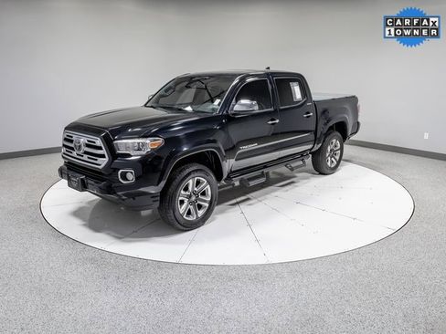 Used 2019 Toyota Tacoma Limited image 33
