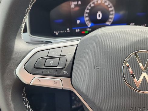 New 2025 Volkswagen Taos SE image 11