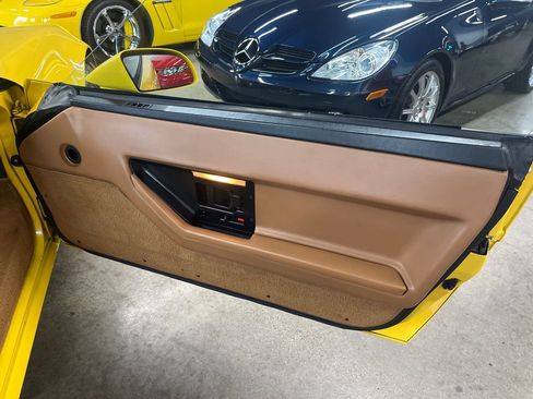 Used 1988 Chevrolet Corvette Coupe RWD image 37