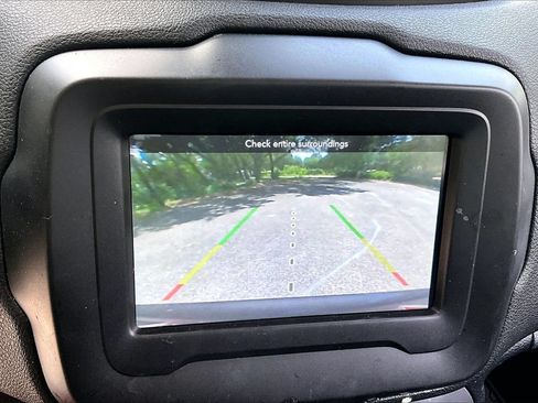 Used 2019 Jeep Renegade Latitude w/ Cold Weather Group AWD/4WD image 13