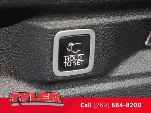 Used 2024 Jeep Grand Cherokee L Limited AWD/4WD image 18