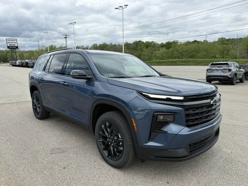 New 2026 Chevrolet Traverse LT w/ Midnight/Sport Edition AWD/4WD image 7