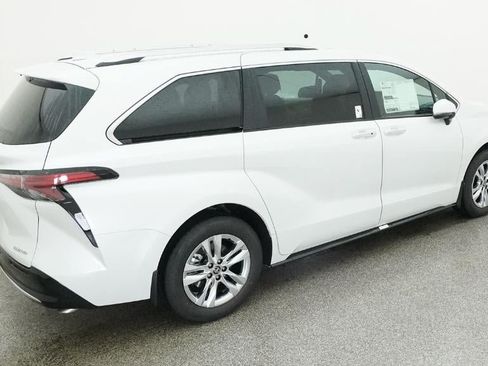 New 2026 Toyota Sienna Limited FWD image 9
