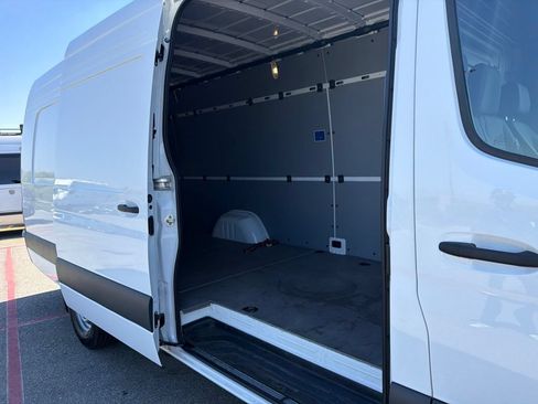 Used 2025 Mercedes-Benz Sprinter 2500 image 16