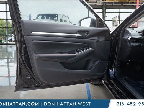 Used 2024 Nissan Altima 2.5 SR image 13