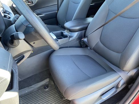 Used 2025 Toyota RAV4 LE image 16