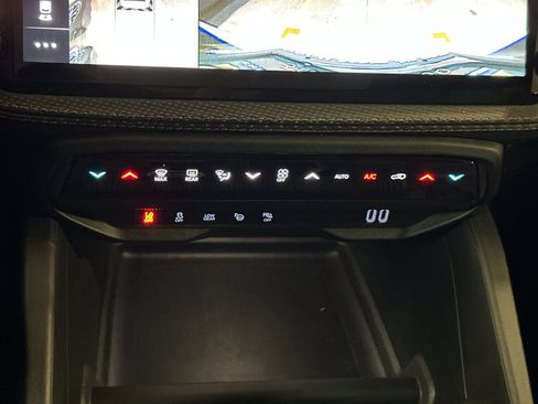 New 2026 Jeep Cherokee Overland w/ Advanced Pro Tech Group AWD/4WD image 20