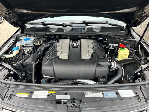 Used 2015 Volkswagen Touareg TDI image 37
