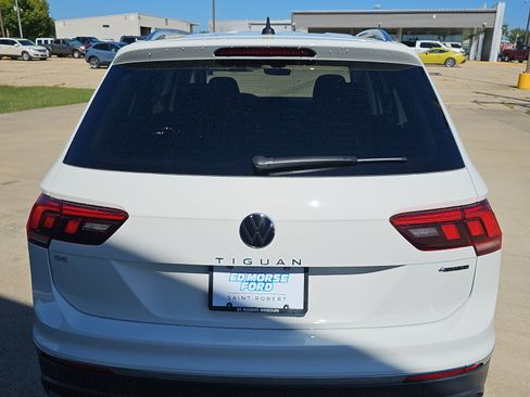 Used 2024 Volkswagen Tiguan SE image 5