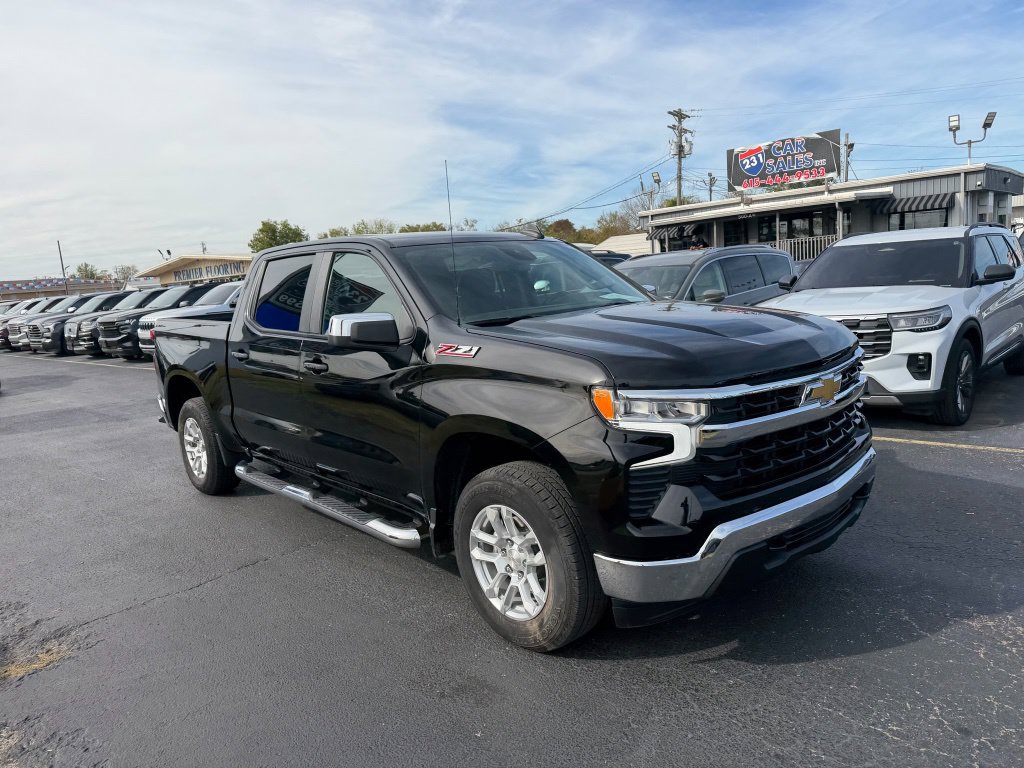 Used 2023 Chevrolet Silverado 1500 LT w/ Z71 Off-Road Package AWD/4WD image 2