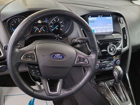 Used 2018 Ford Focus Titanium w/ Titanium Technology Package FWD image 10