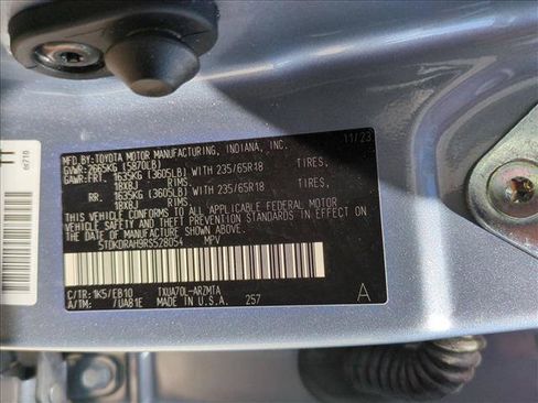 Used 2024 Toyota Highlander XLE FWD image 15