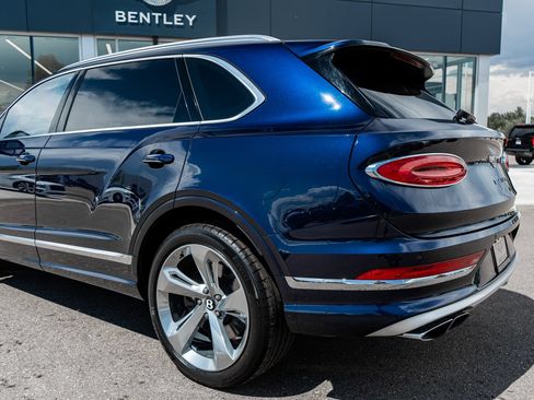 Used 2024 Bentley Bentayga Extended Wheelbase AWD/4WD image 9
