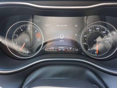 Used 2019 Jeep Cherokee Limited w/ Technology Group FWD image 7