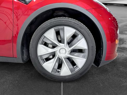 Used 2024 Tesla Model Y Long Range AWD/4WD image 33