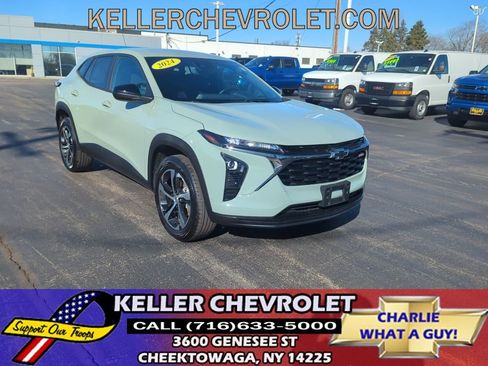 Certified 2024 Chevrolet Trax RS w/ Driver Confidence Package image 1