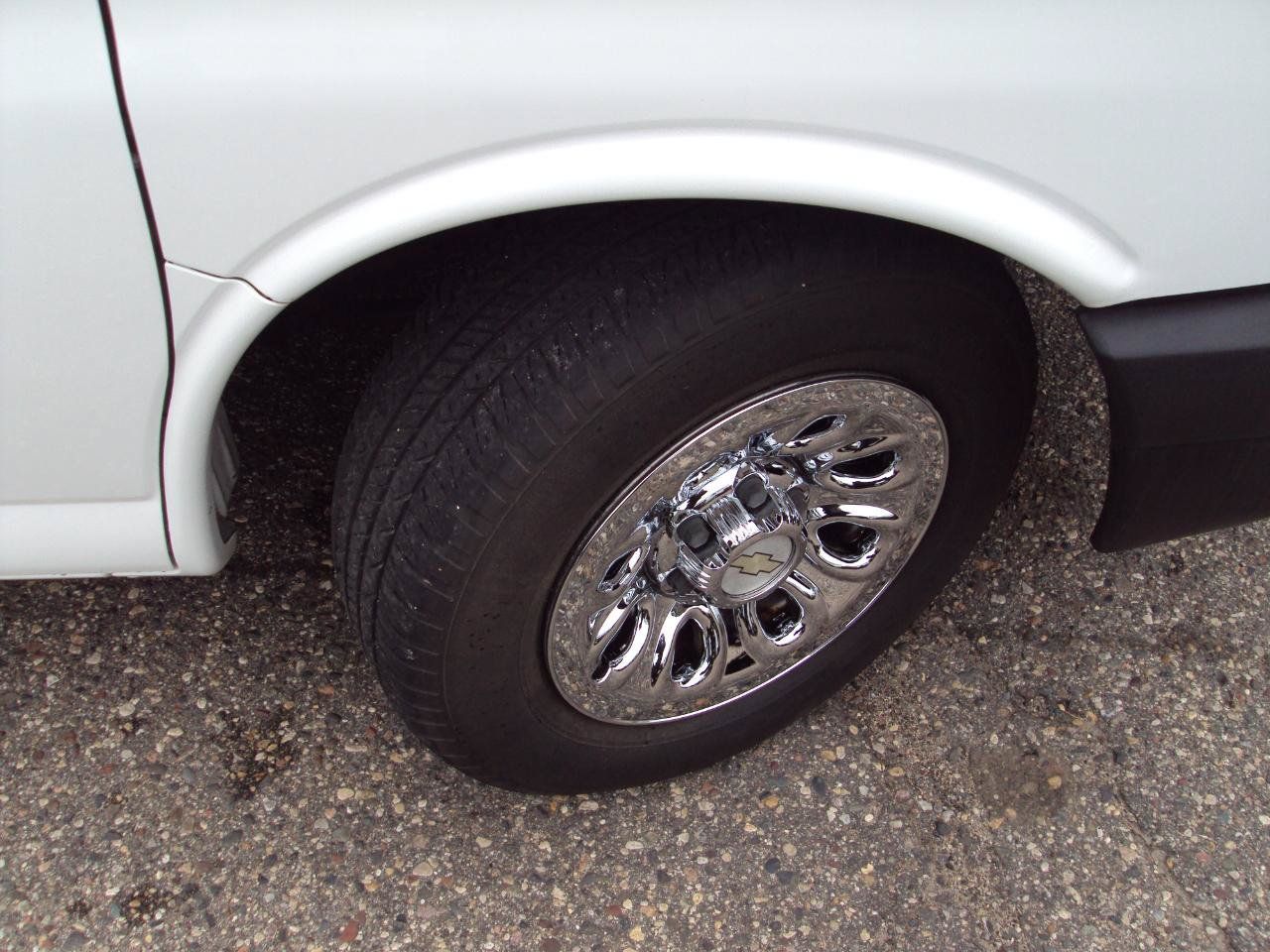 Used 2013 Chevrolet Express 1500 AWD image 31