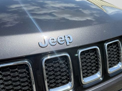 Used 2018 Jeep Compass Latitude w/ Popular Equipment Group AWD/4WD image 11