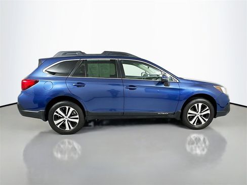 Used 2019 Subaru Outback 2.5i Limited image 9