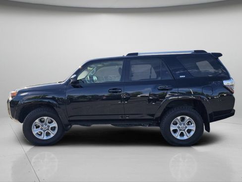 Used 2024 Toyota 4Runner SR5 AWD/4WD image 21
