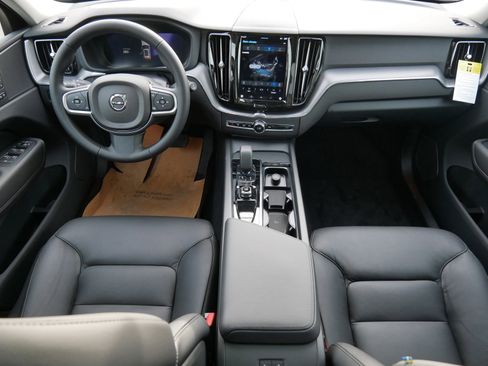 New 2025 Volvo XC60 B5 Core w/ Protection Package Premier image 7