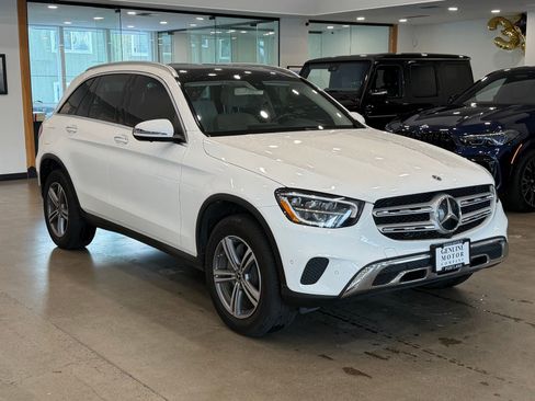 Used 2020 Mercedes-Benz GLC 300 4MATIC image 2