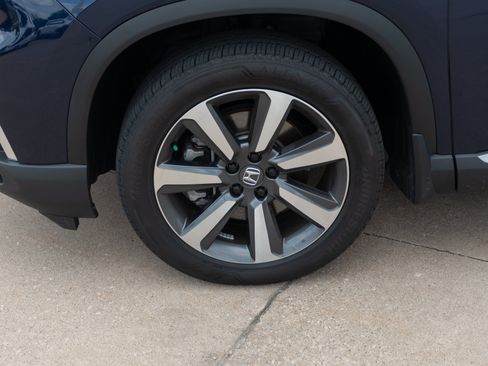 Used 2025 Honda Pilot Touring image 6
