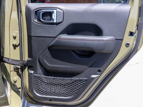 Used 2025 Jeep Gladiator Rubicon AWD/4WD image 16