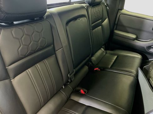 Used 2022 Nissan Frontier PRO-4X w/ Pro-4X Premium Package image 22