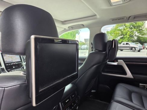 Used 2017 Toyota Land Cruiser AWD/4WD image 8