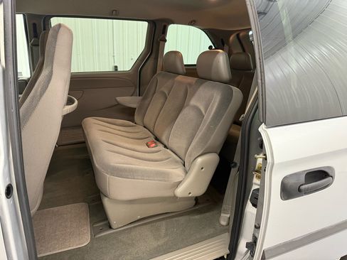 Used 2002 Dodge Caravan SE image 50