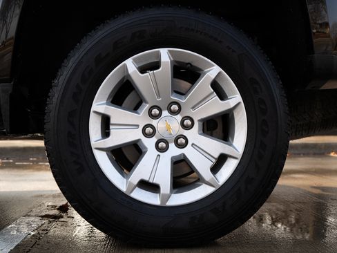 Used 2021 Chevrolet Colorado LT w/ LT Convenience Package image 15