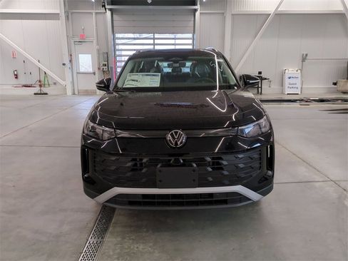 New 2026 Volkswagen Tiguan SE image 8