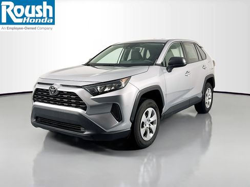 Used 2022 Toyota RAV4 LE image 1