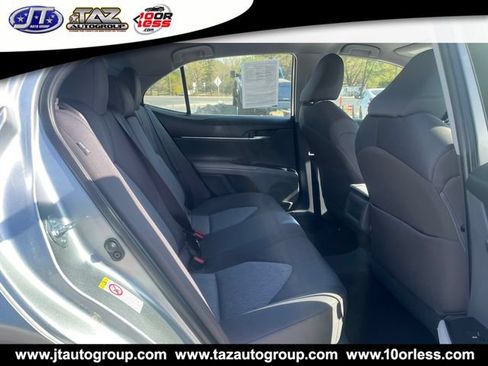Used 2018 Toyota Camry LE FWD image 11
