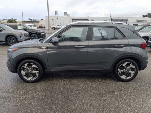 Used 2025 Hyundai Venue SEL FWD image 7