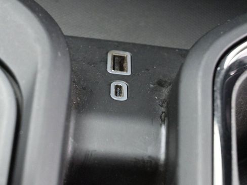 Used 2024 GMC Sierra 1500 AT4 w/ Technology Package image 26