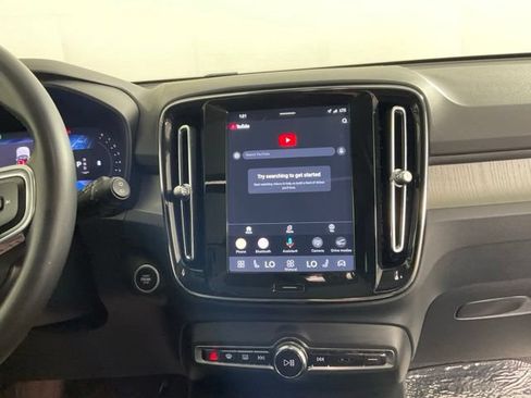 Used 2024 Volvo XC40 B5 Core AWD/4WD image 19