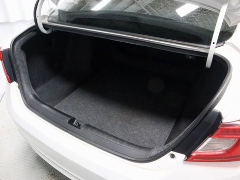 Used 2018 Honda Accord Sport image 15