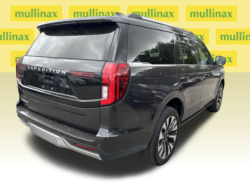 Used 2025 Ford Expedition Platinum w/ Driver's Package AWD/4WD image 7