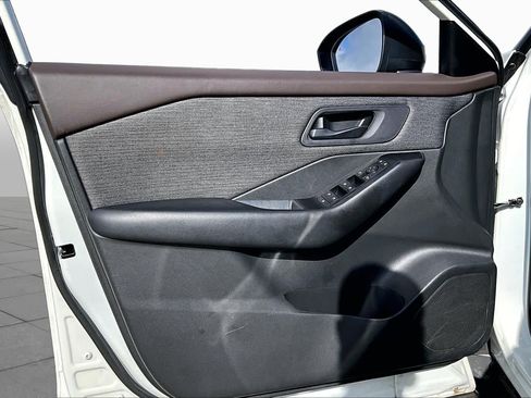 Used 2023 Nissan Rogue S FWD image 19