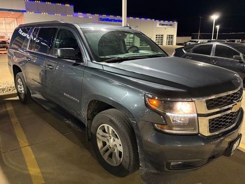 Used 2019 Chevrolet Suburban LT image 1