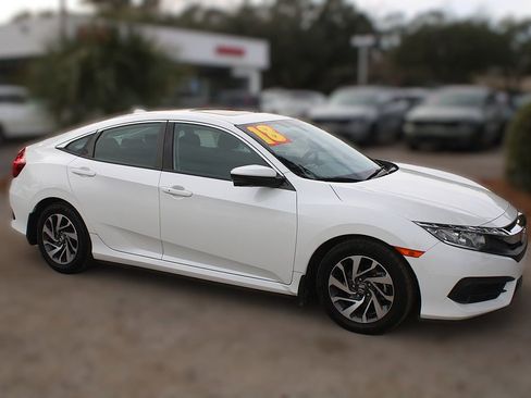 Used 2018 Honda Civic EX image 4