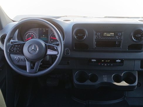 Used 2024 Mercedes-Benz Sprinter 2500 image 7