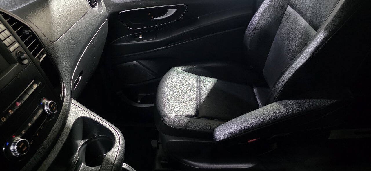 Used 2018 Mercedes-Benz Metris Passenger image 12