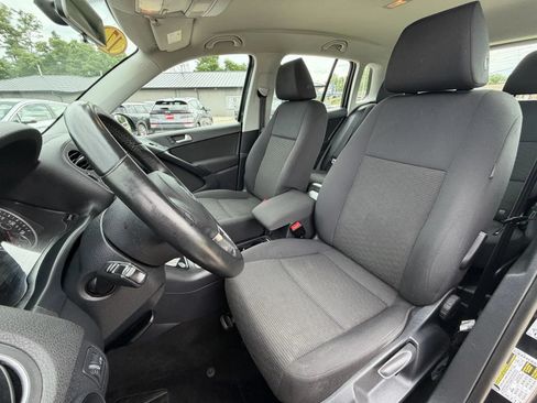 Used 2017 Volkswagen Tiguan Limited w/ Premium Package AWD/4WD image 13