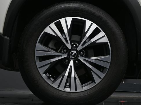 Certified 2023 Nissan Rogue SV FWD image 9