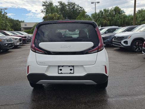 Certified 2025 Kia Soul LX w/ LX Technology Package FWD image 7