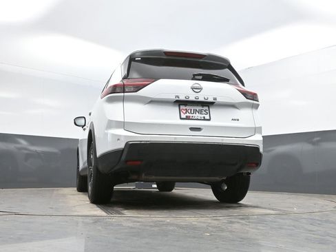 Used 2025 Nissan Rogue SV AWD/4WD image 36