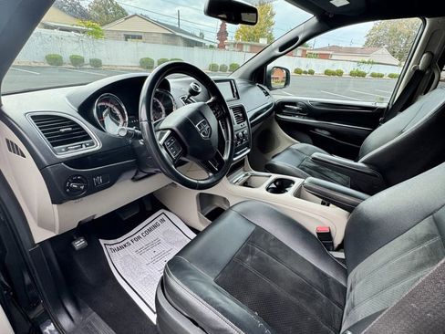 Used 2017 Dodge Grand Caravan SXT image 26